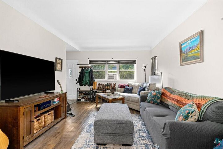 Property Photo: 517 E 8th St MN 55805