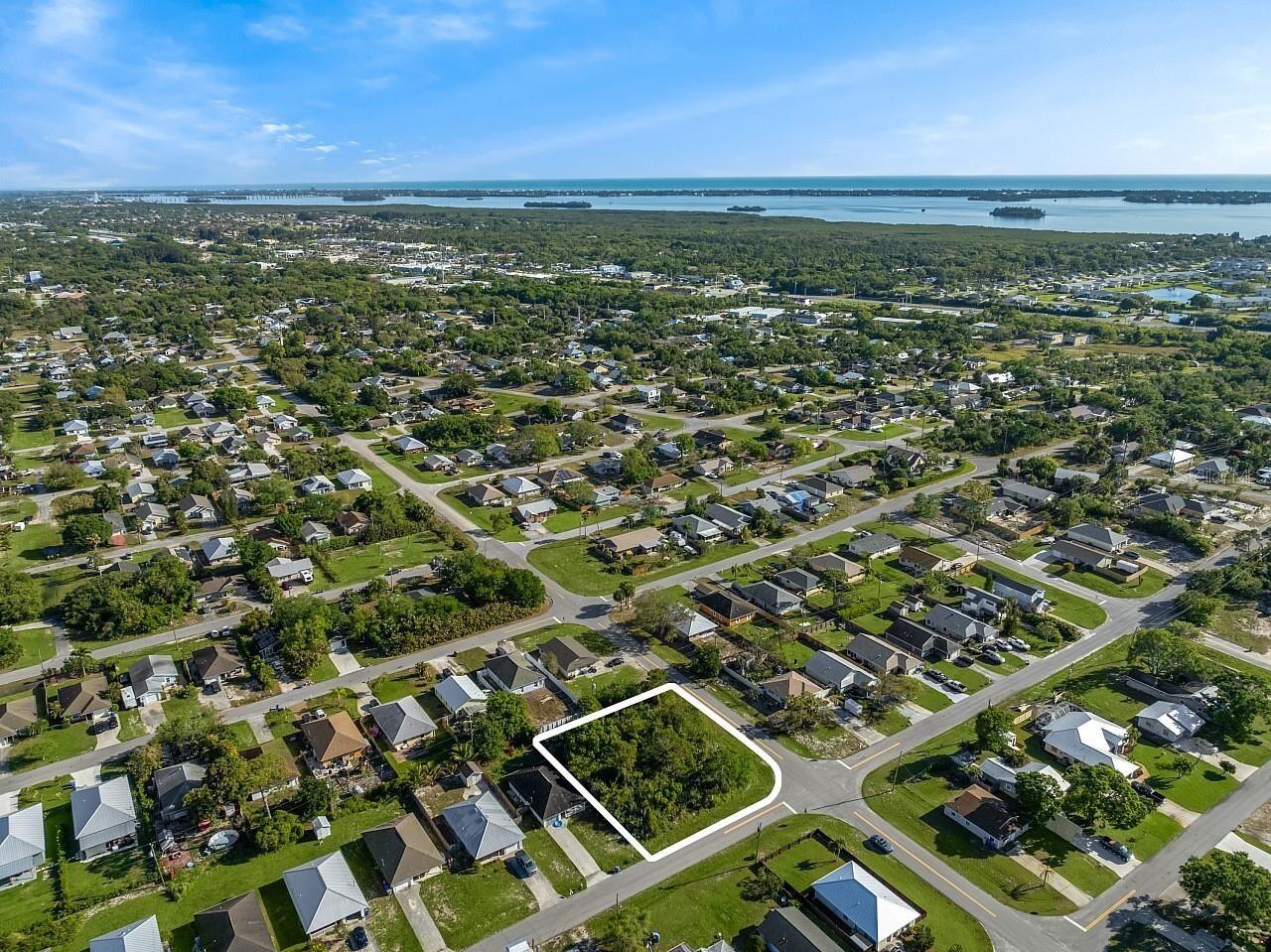 Property Photo: 1505 4th Avenue SW FL 32962