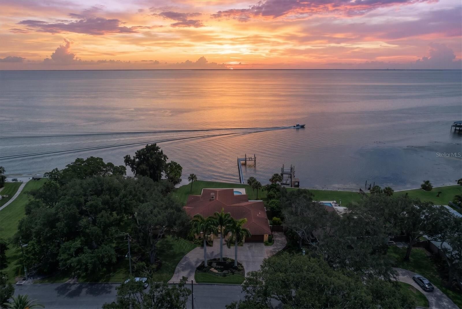 Property Photo: 5810 Bahama Shores Drive S FL 33705