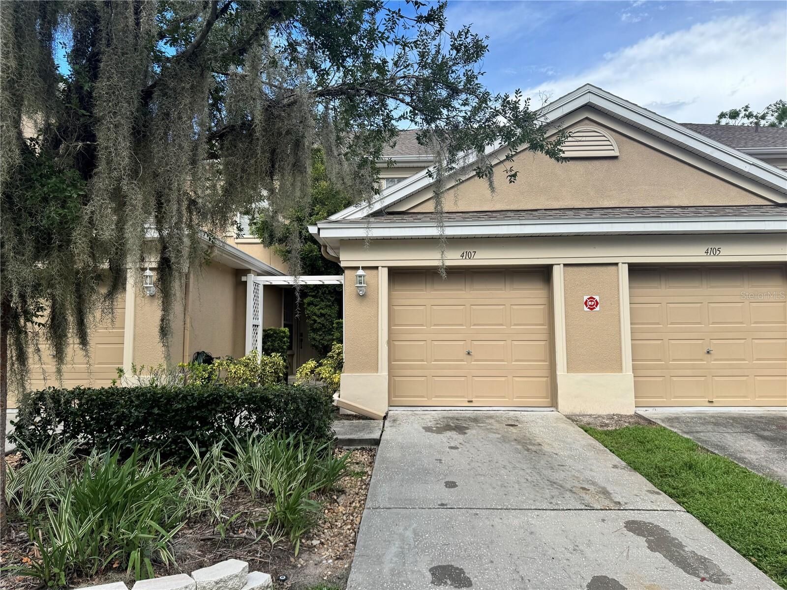 Property Photo:  4107 Key Thatch Drive  FL 33610 