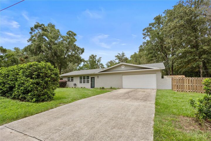 Property Photo: 805 NW 40th Terrace FL 32605