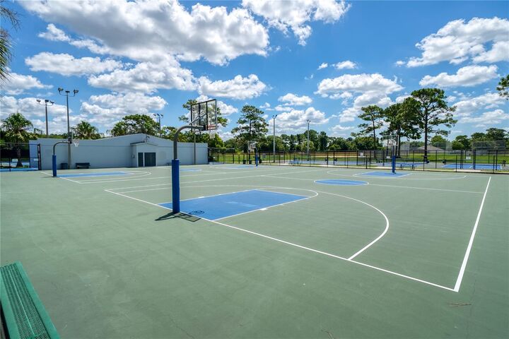 Property Photo: 630 Riomar Avenue FL 32828