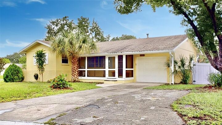 Property Photo: 5233 52nd Way N FL 33709