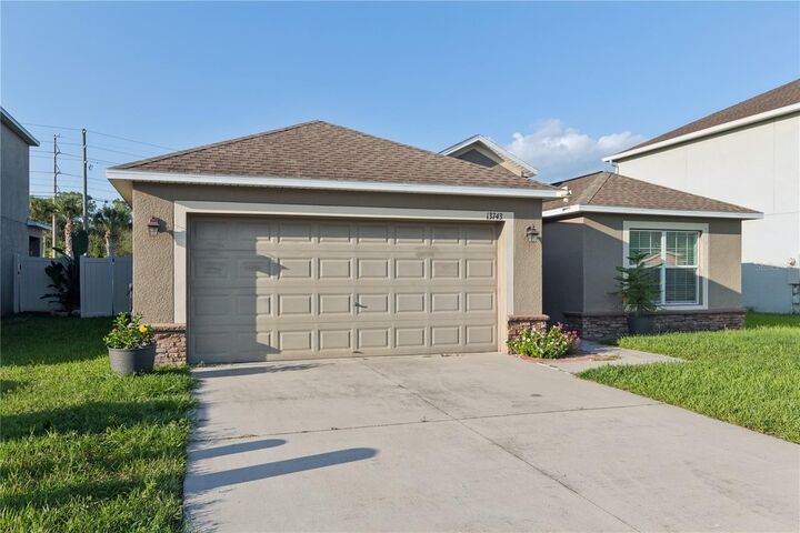Property Photo:  13743 Newport Shores Drive  FL 34669 