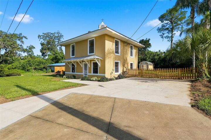 Property Photo: 37715 Dixie Avenue FL 33525