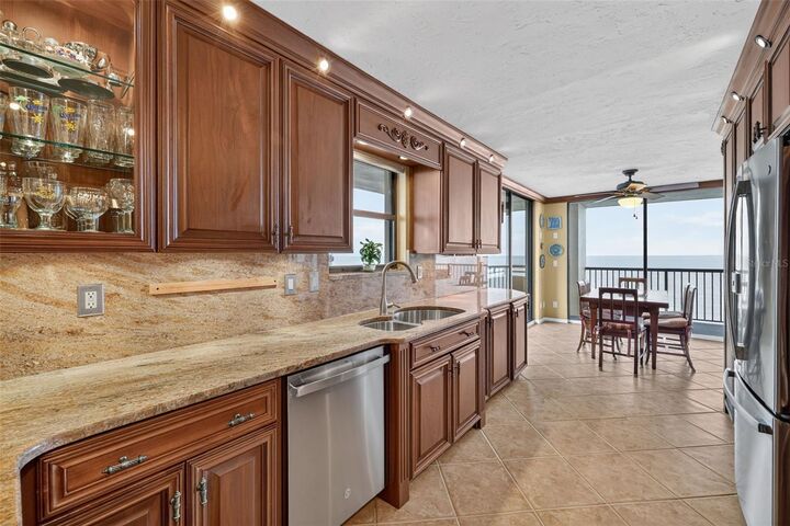 Property Photo:  1600 Gulf Boulevard 911  FL 33767 