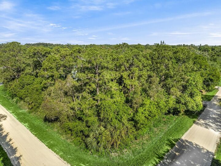 Property Photo: 2115 86th Drive FL 32966