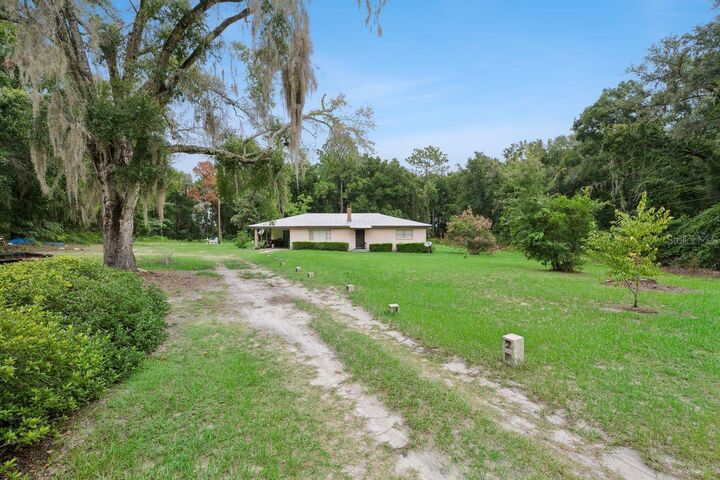 Property Photo: 6184 NE 54th Boulevard FL 34785