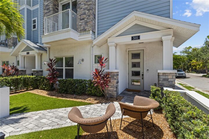 Property Photo:  501 Lafayette Court  FL 34236 