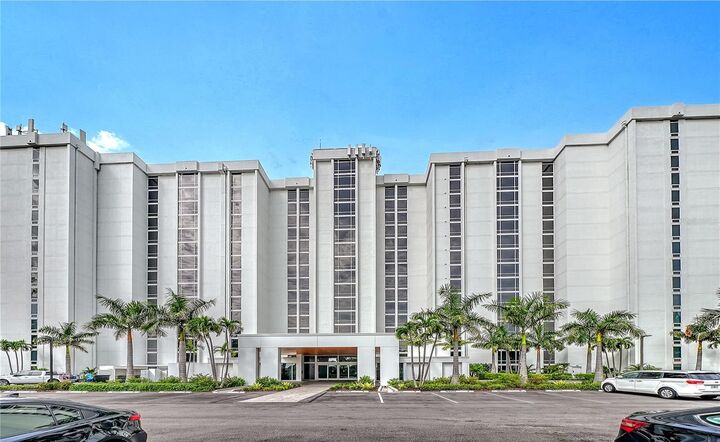 Property Photo:  2425 Gulf Of Mexico Drive 3A  FL 34228 