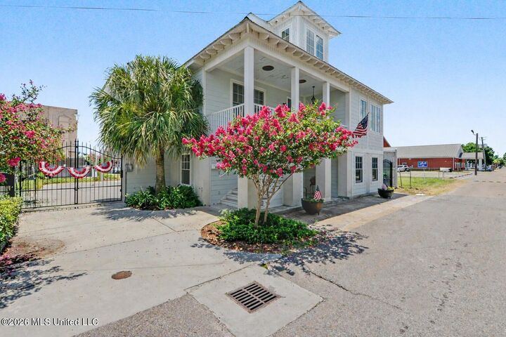 Property Photo: 110 State Street MS 39520