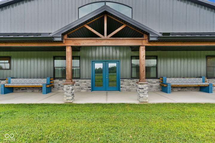 Property Photo: 4735 E County Road 550 S IN 46135