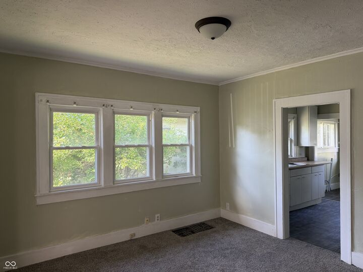 Property Photo:  1124 Victory Court  IN 46016 