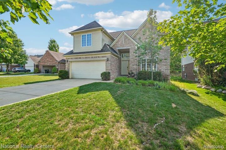 Property Photo:  16304 Mulberry Way  MI 48168 6836 