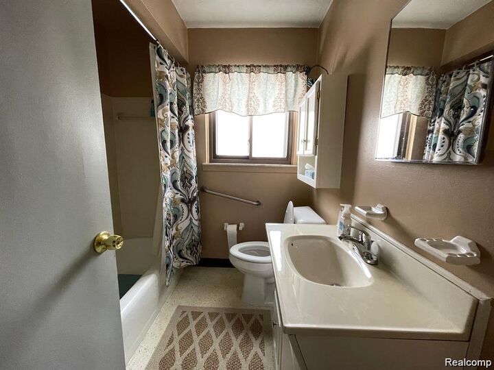 Property Photo:  26540 Hoover Road  MI 48089 1137 