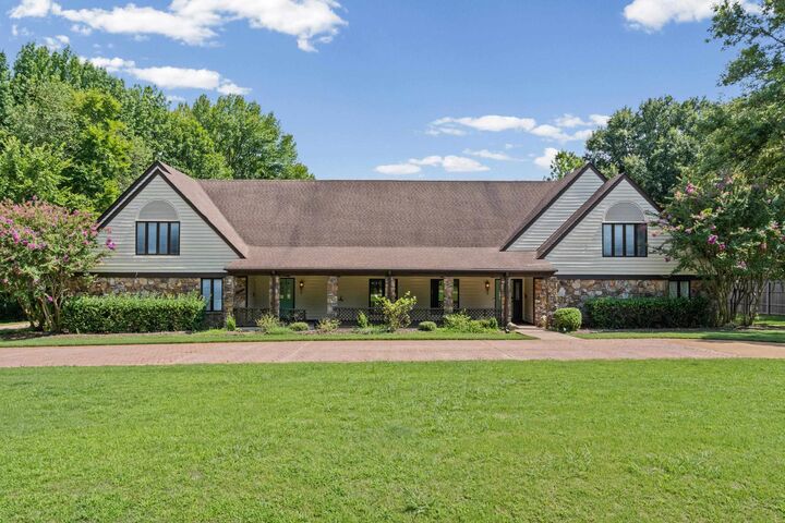 Property Photo:  9221 Hillman Way Dr  TN 38133 