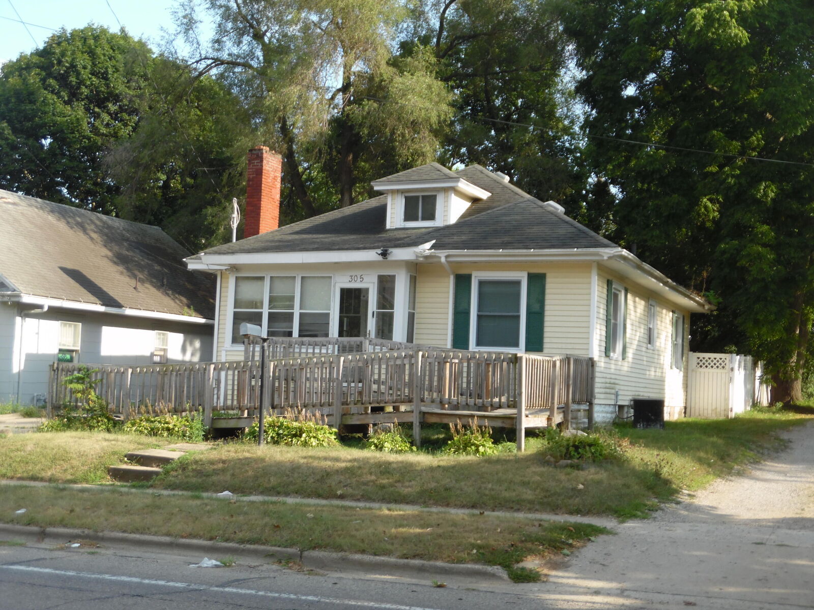 Property Photo:  305 W High Street  MI 49203 