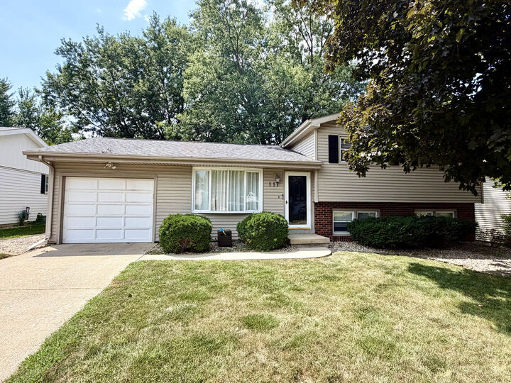 Property Photo: 117 Greenleaf Drive IL 61704