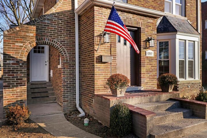 Property Photo:  1317 N Jackson Street  IL 60085 