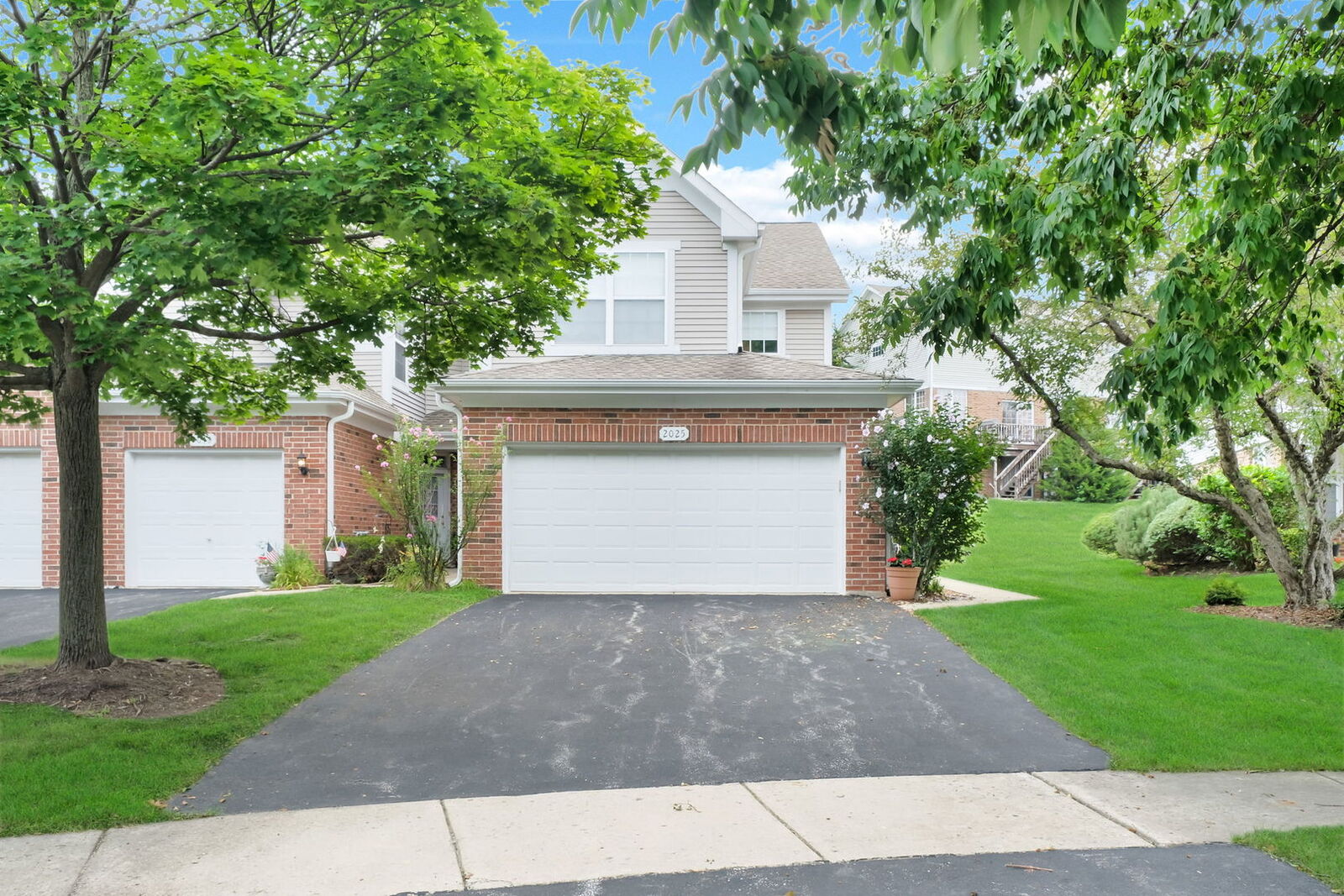 Property Photo:  2025 S Lincoln Avenue  IL 60148 