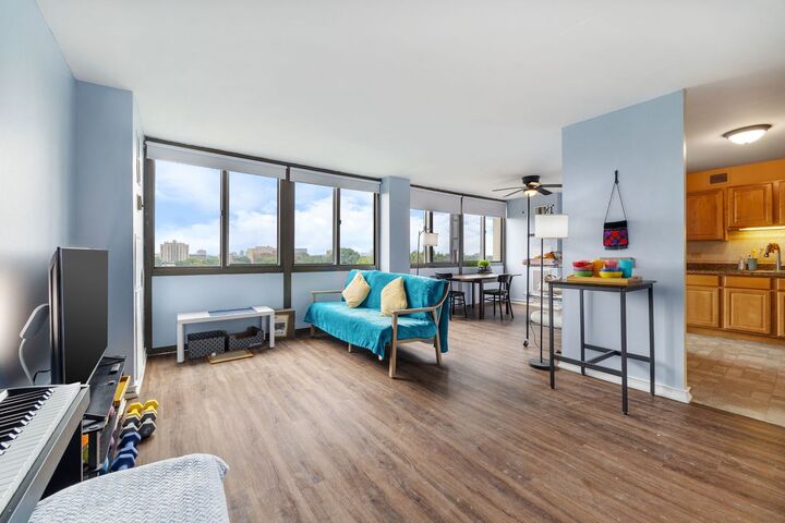 Property Photo: 4850 S Lake Park Avenue 903 IL 60615