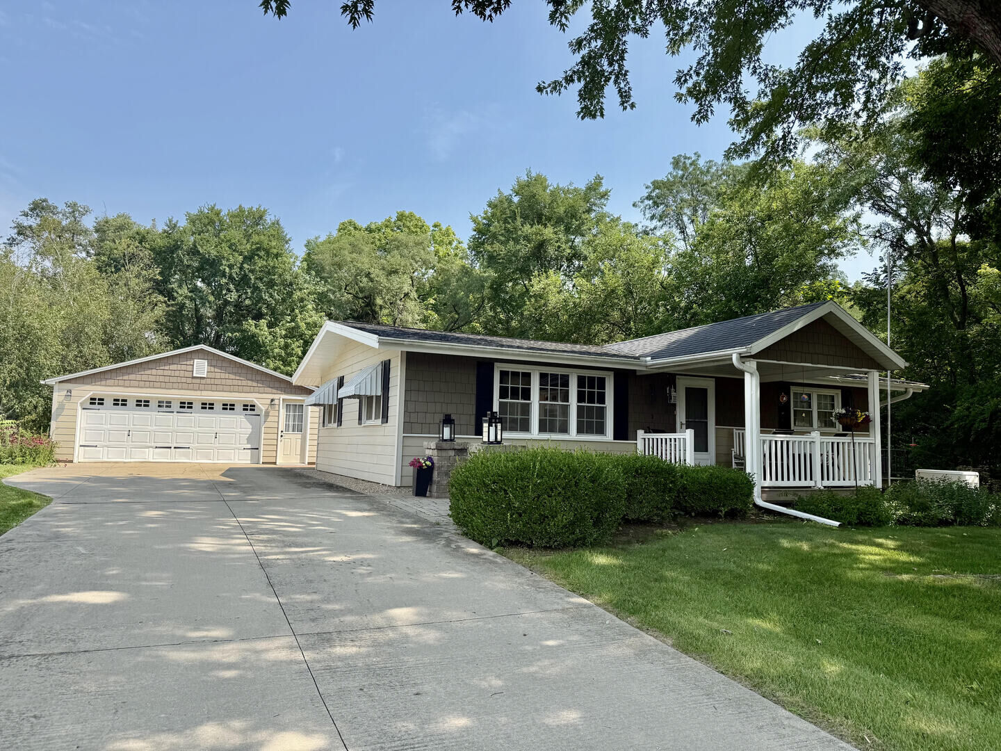 Property Photo:  12 Yardley Drive  IL 61362 
