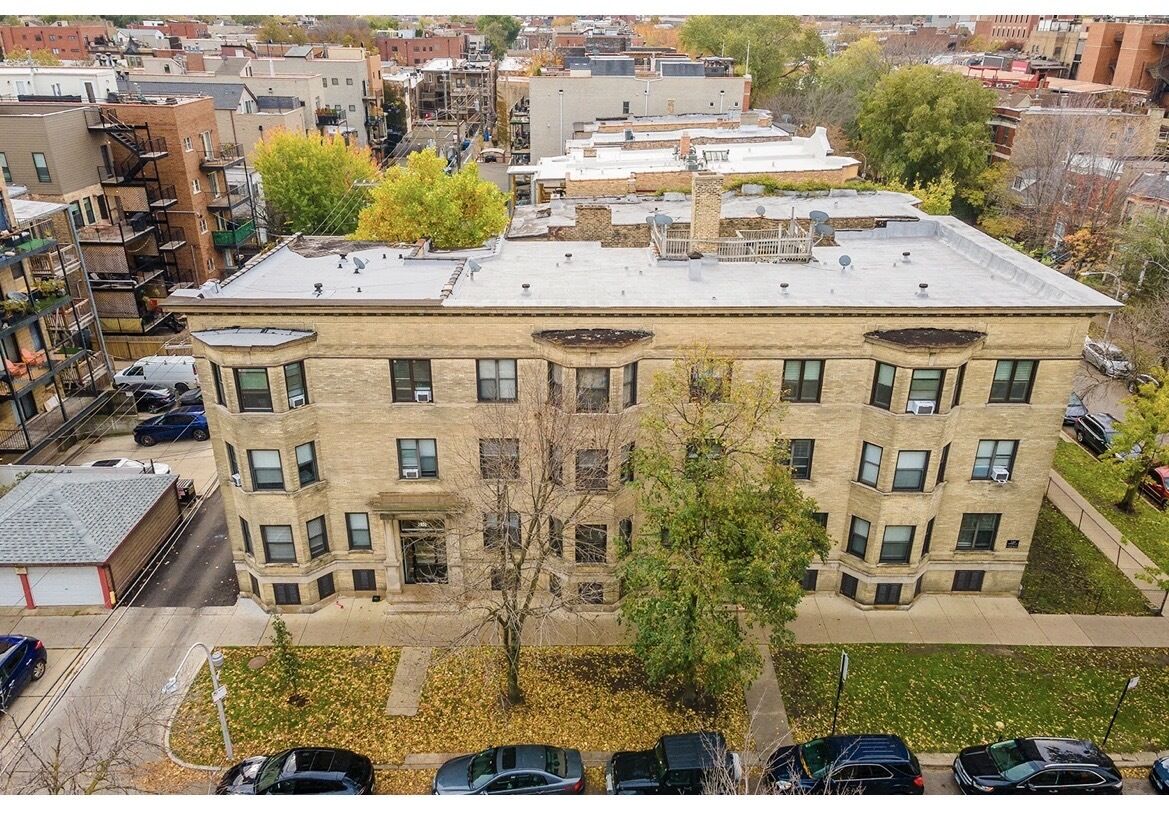 Property Photo:  917 W Waveland Avenue 1A  IL 60613 