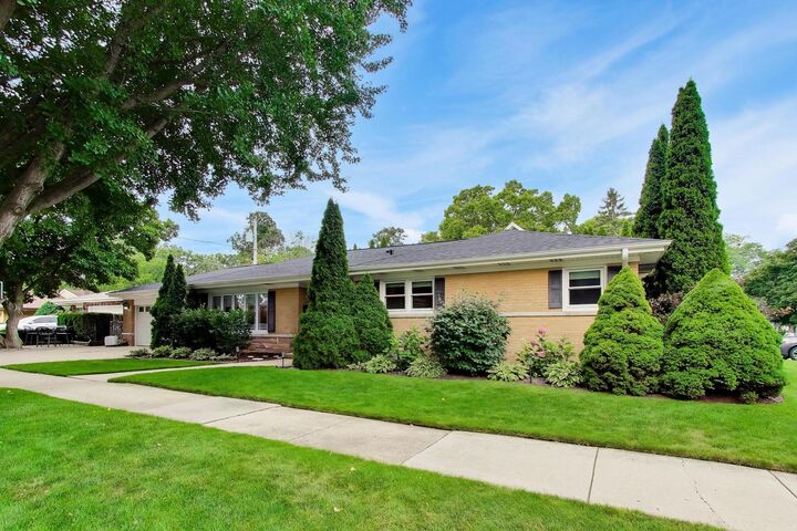 Property Photo: 544 Park Plaine Avenue IL 60068