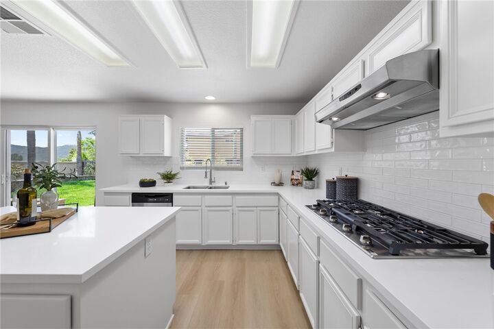 Property Photo:  46371 Sharon Street  CA 92592 