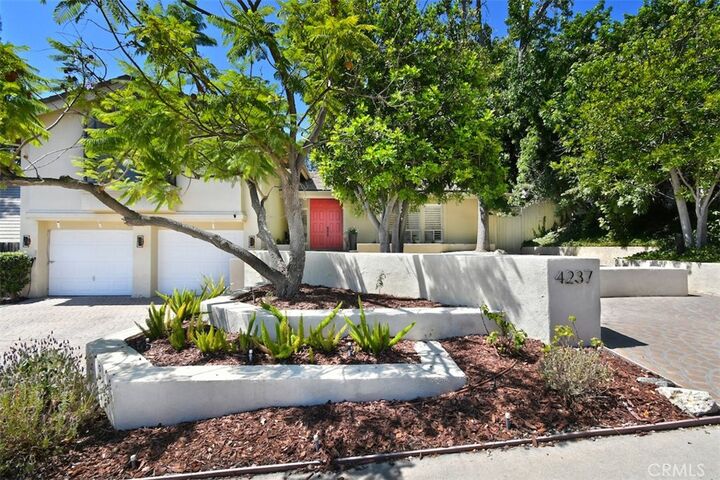 Property Photo: 4237 Ellenita CA 91356
