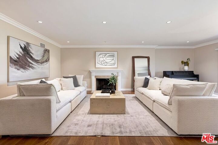 Property Photo:  2302 Duxbury Circle  CA 90034 