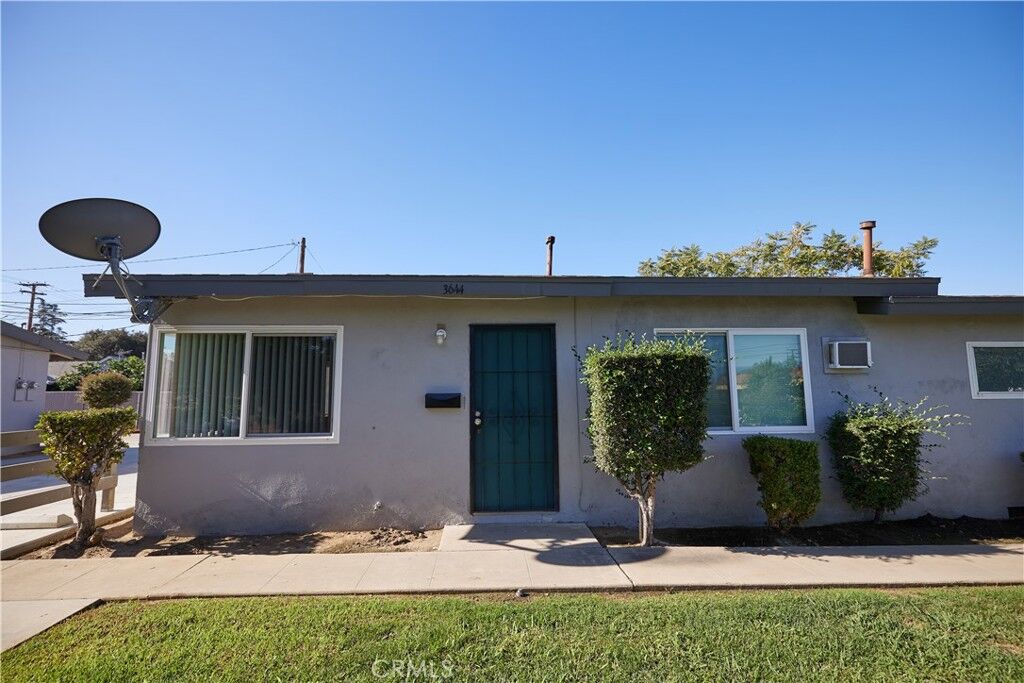 Property Photo:  3644 Russell Street  CA 92501 