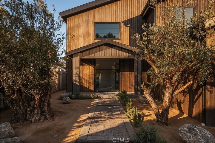 Property Photo:  5114 Cedros Avenue  CA 91403 