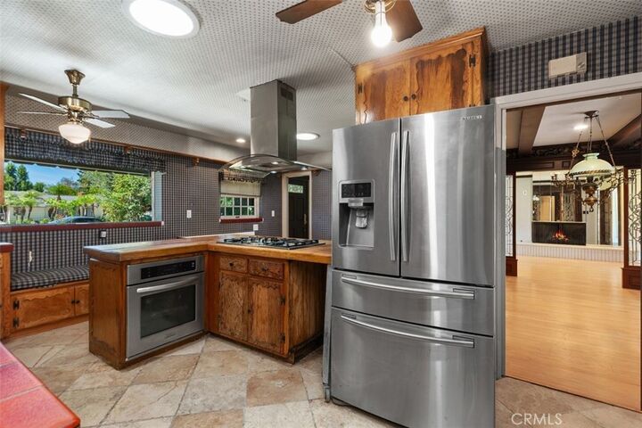 Property Photo:  919 W Sharon  CA 92706 
