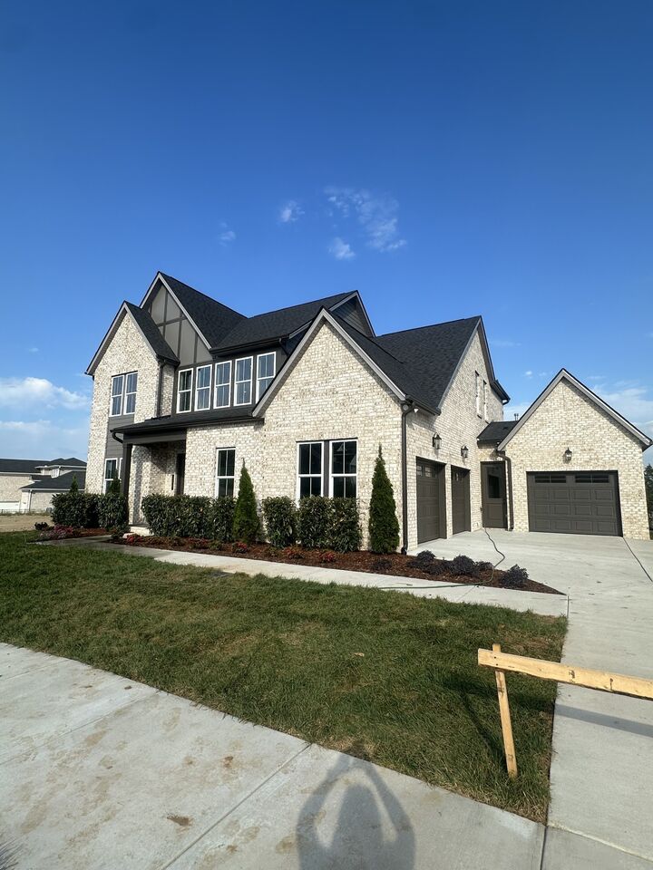 Property Photo:  181 Manor Way  TN 37075 