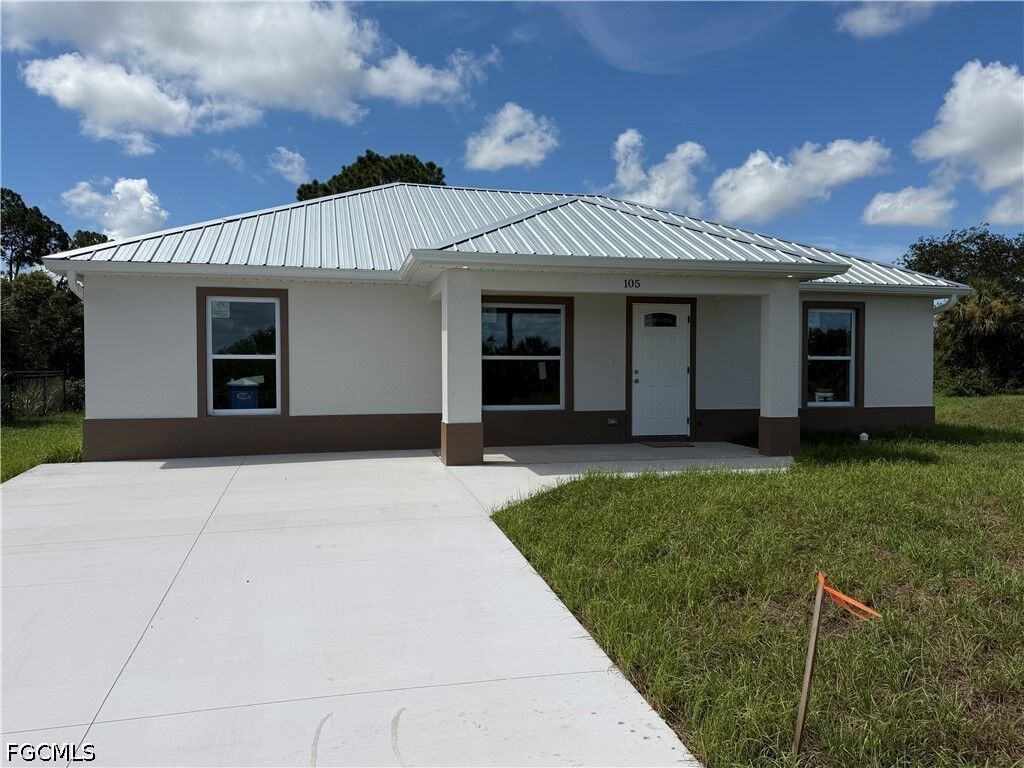 Property Photo:  105 Concord Loop  FL 33935 