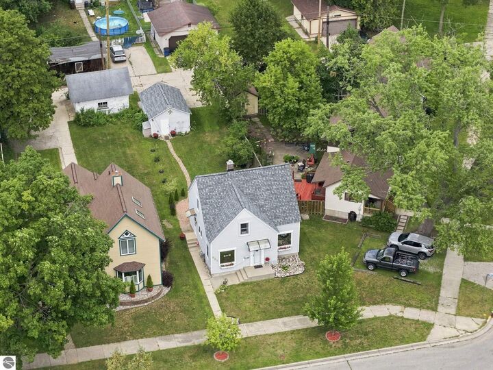 Property Photo:  521 E Chapin Street  MI 49601 