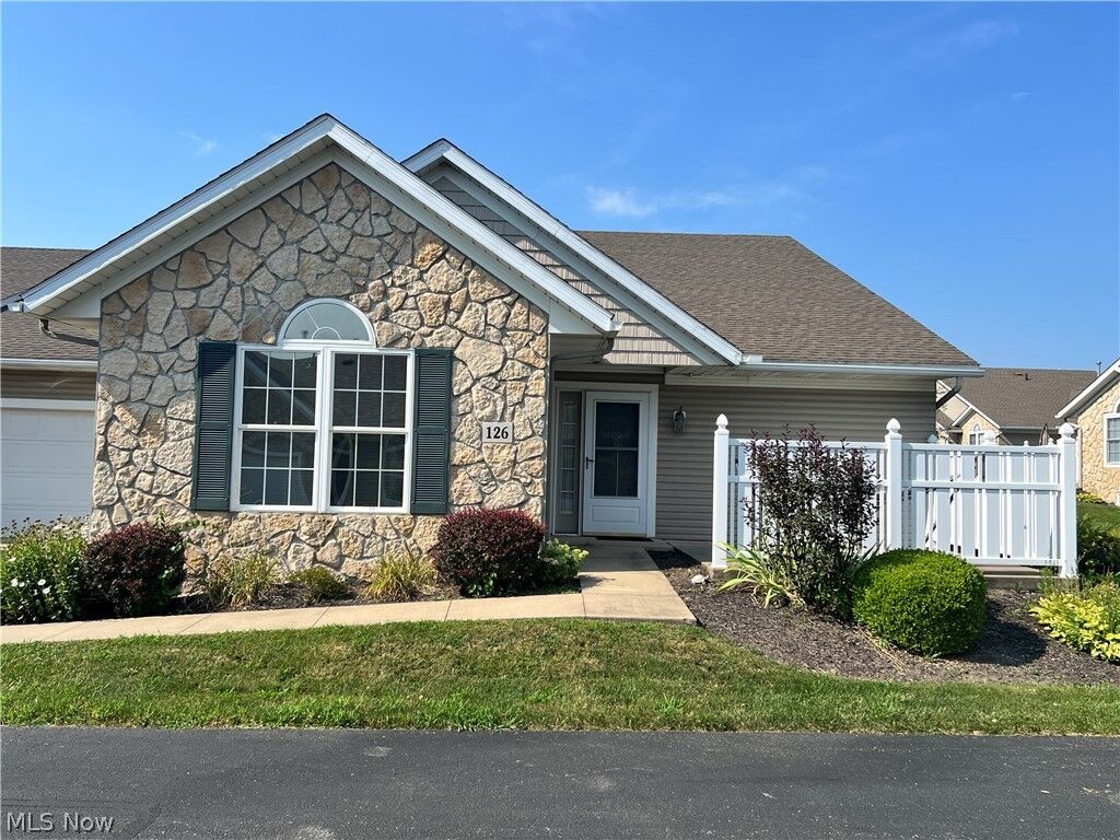 Property Photo:  2447 Wetherington Ln #126 Lane  OH 44691 
