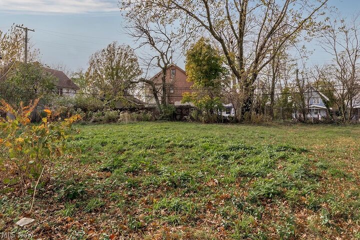Property Photo: 1274 E 134th Street OH 44112