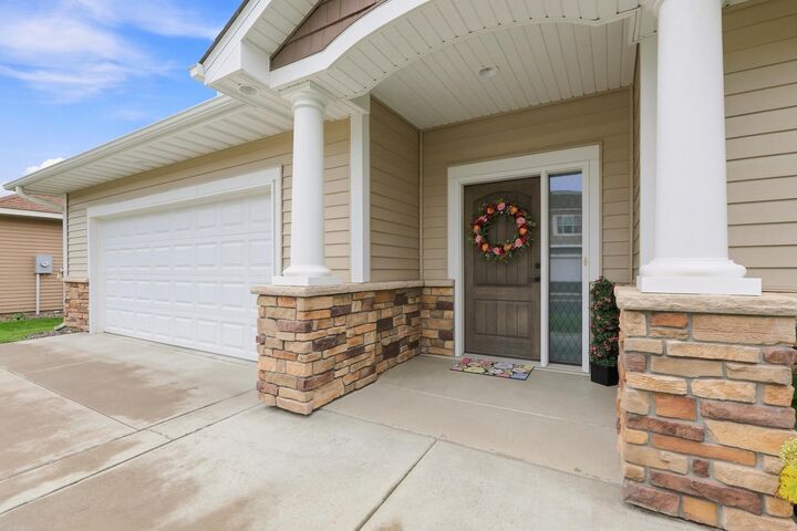 Property Photo:  7170 Queens Court NE  MN 55330 