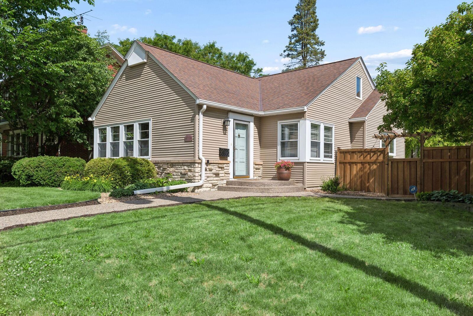 Property Photo: 1821 Bohland Avenue MN 55116