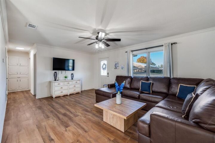 Property Photo: 309 S Washington Street TX 76258