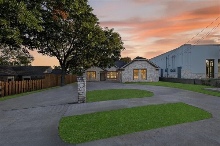 Property Photo:  3532 W Jefferson Boulevard  TX 75211 