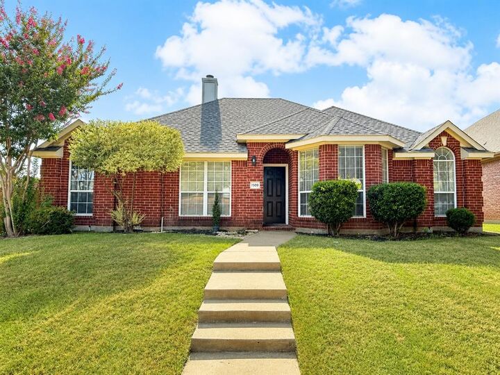 Property Photo: 1509 Landsford Drive TX 75013