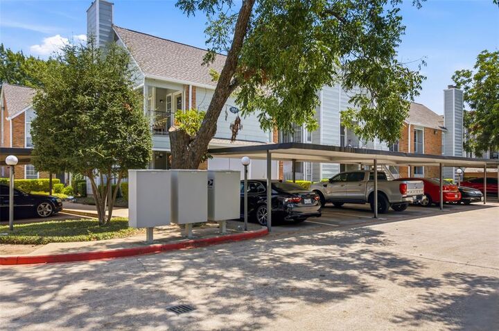 Property Photo: 3206 S Fielder Road 100 TX 76015