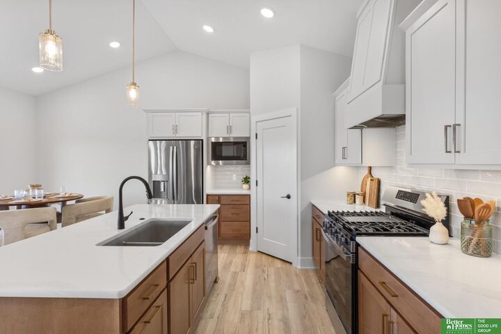 Property Photo: 8922 Von Street NE 68046