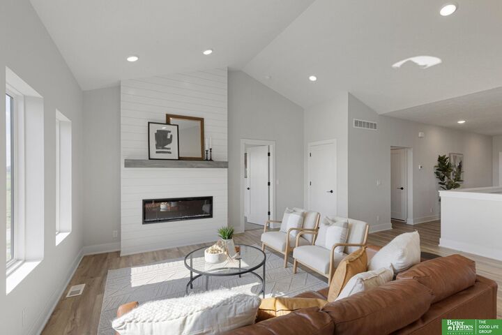 Property Photo: 8922 Von Street NE 68046