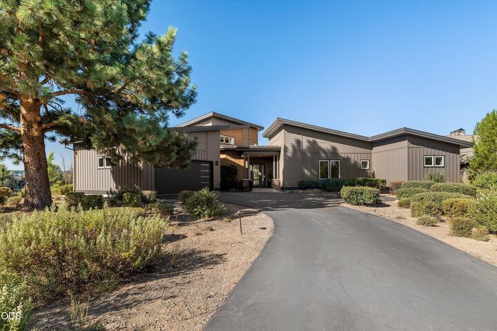 Property Photo:  61649 Hosmer Lake Drive  OR 97702 