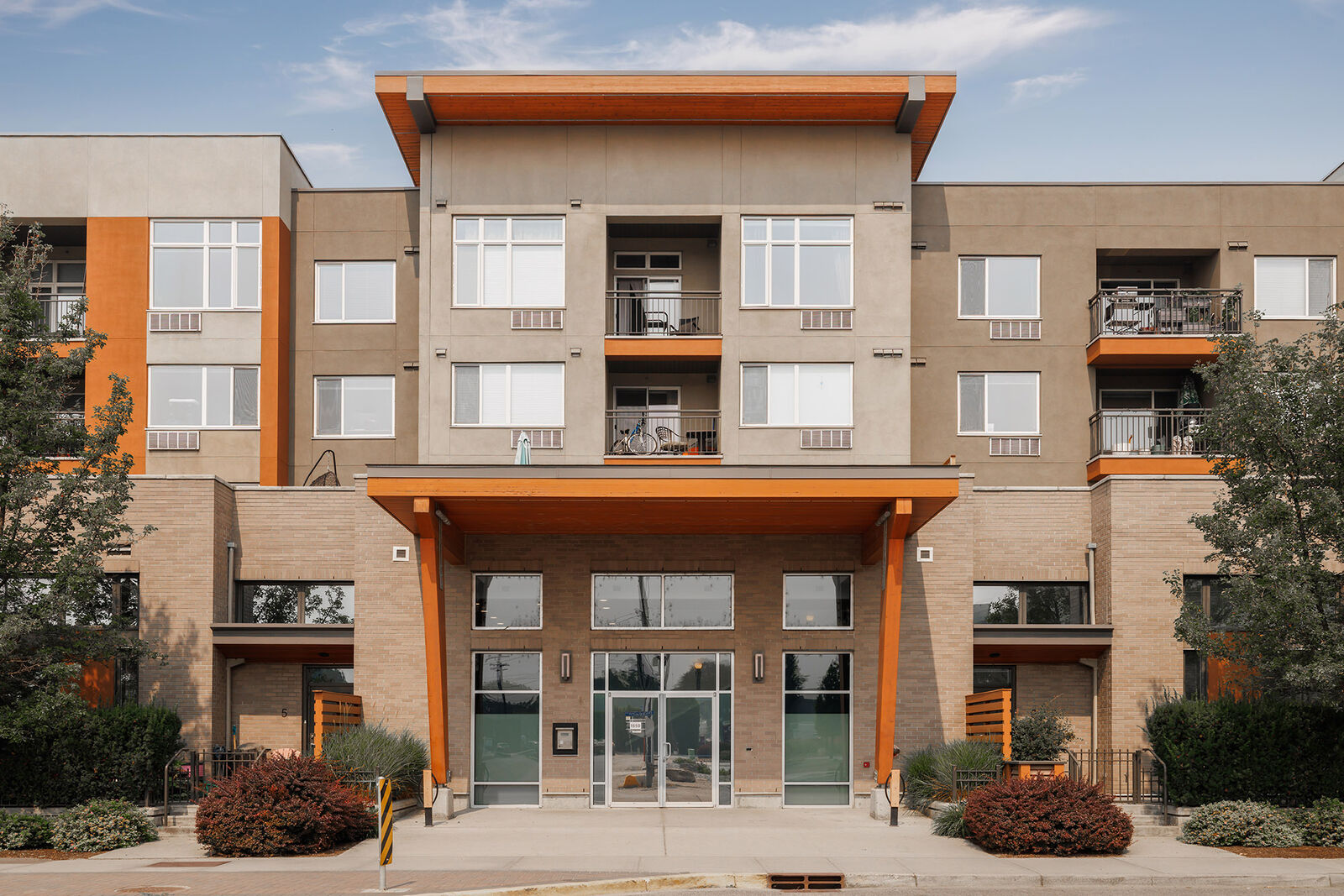 Property Photo: 1550 Dickson Avenue 405 BC V1Y 9Y8