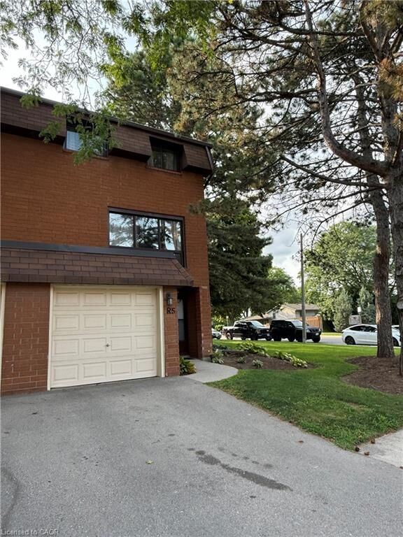 Property Photo:  444 Stone Church Road W R5  ON L9B 1R1 